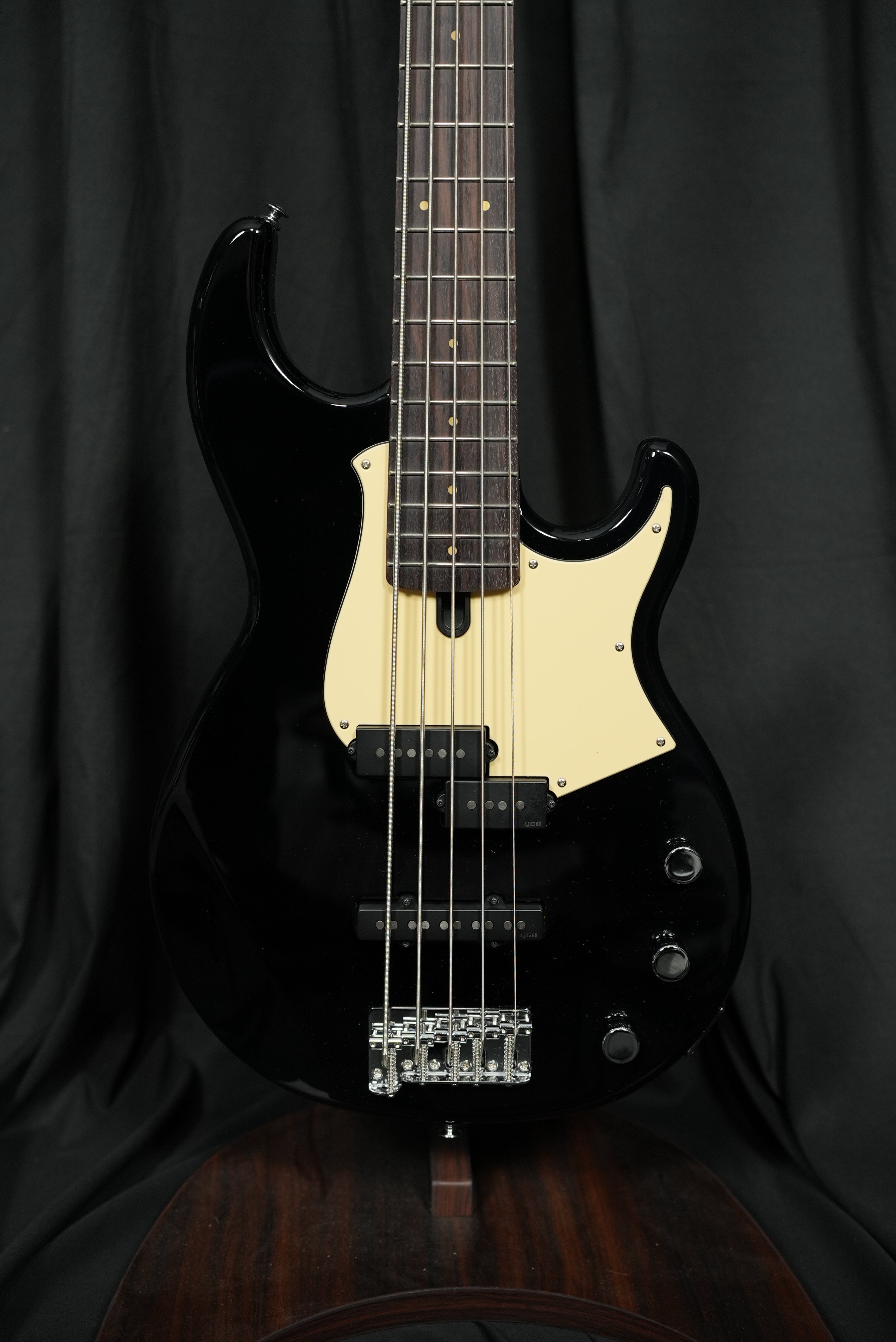 Yamaha BB435 5-String Bass Guitar – Black | VERA Guitars