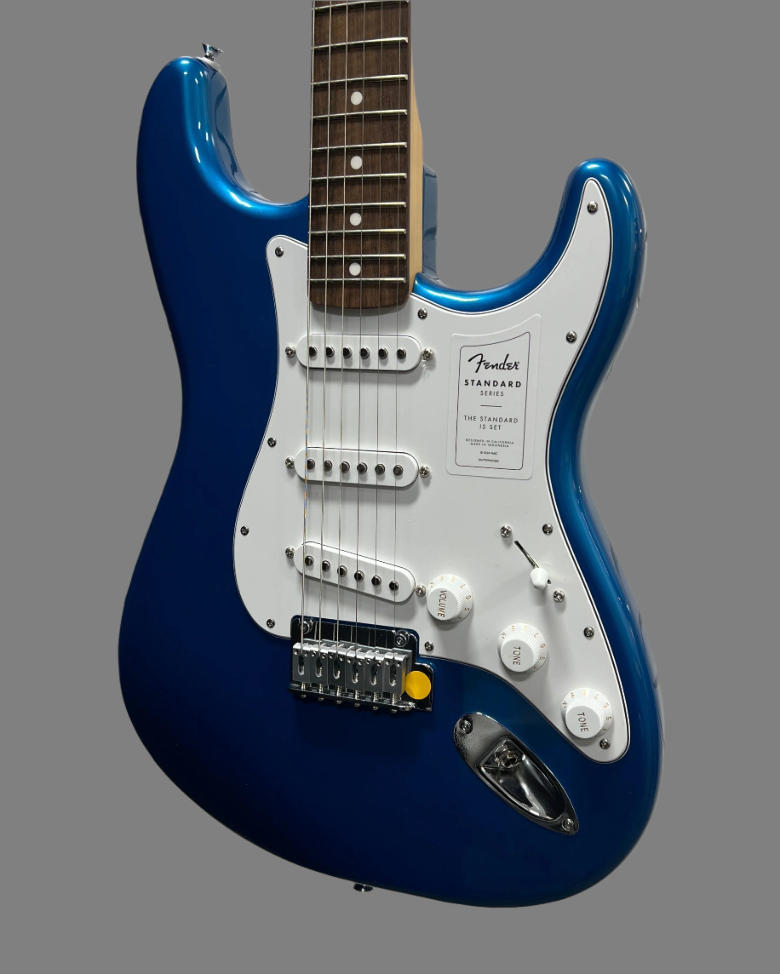 Squier Stratocaster アクアブルー Standard Stratocaster® Aqua Marine Metallic – VERA Guitars