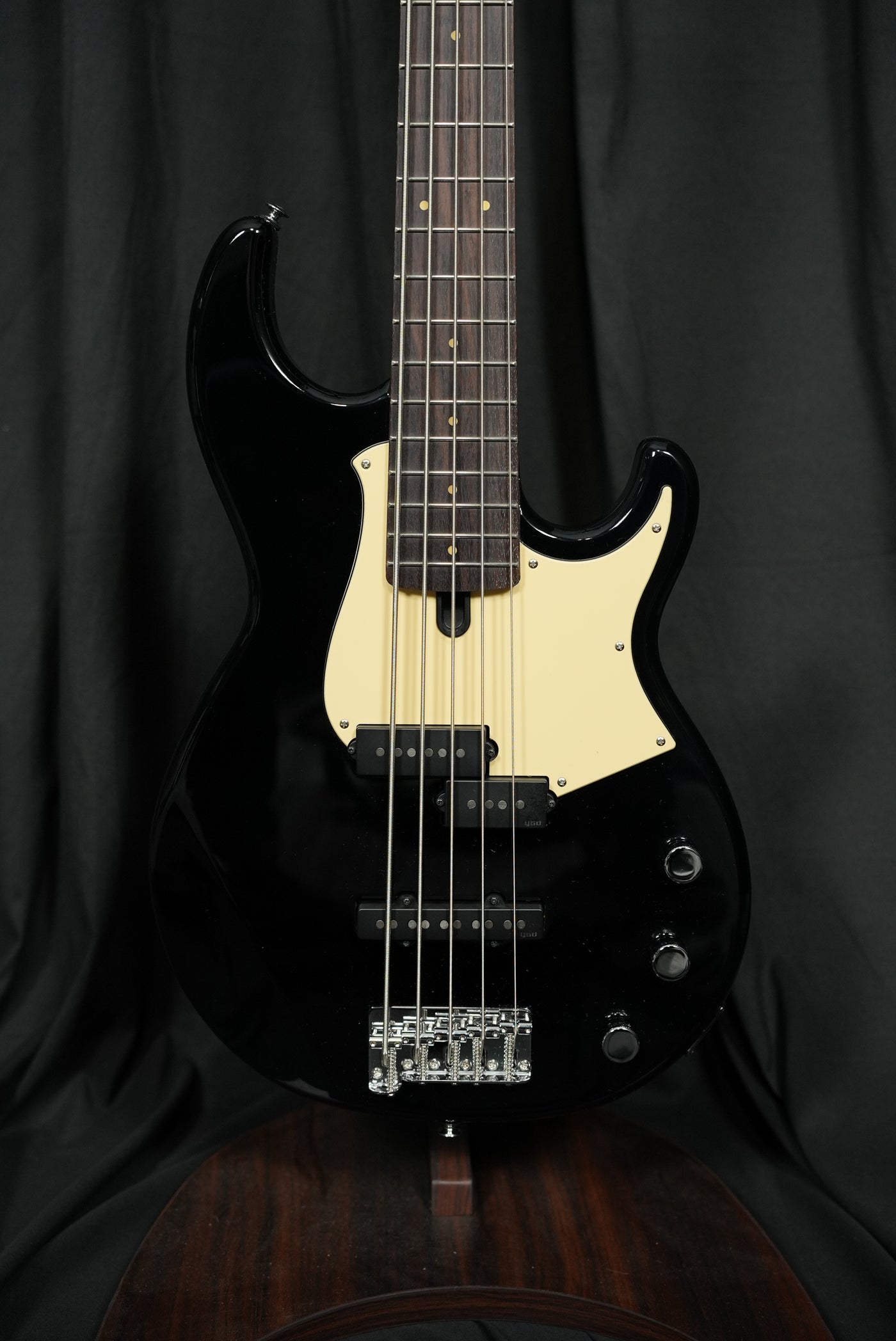 Yamaha BB435 5-String Bass Guitar – Black | VERA Guitars