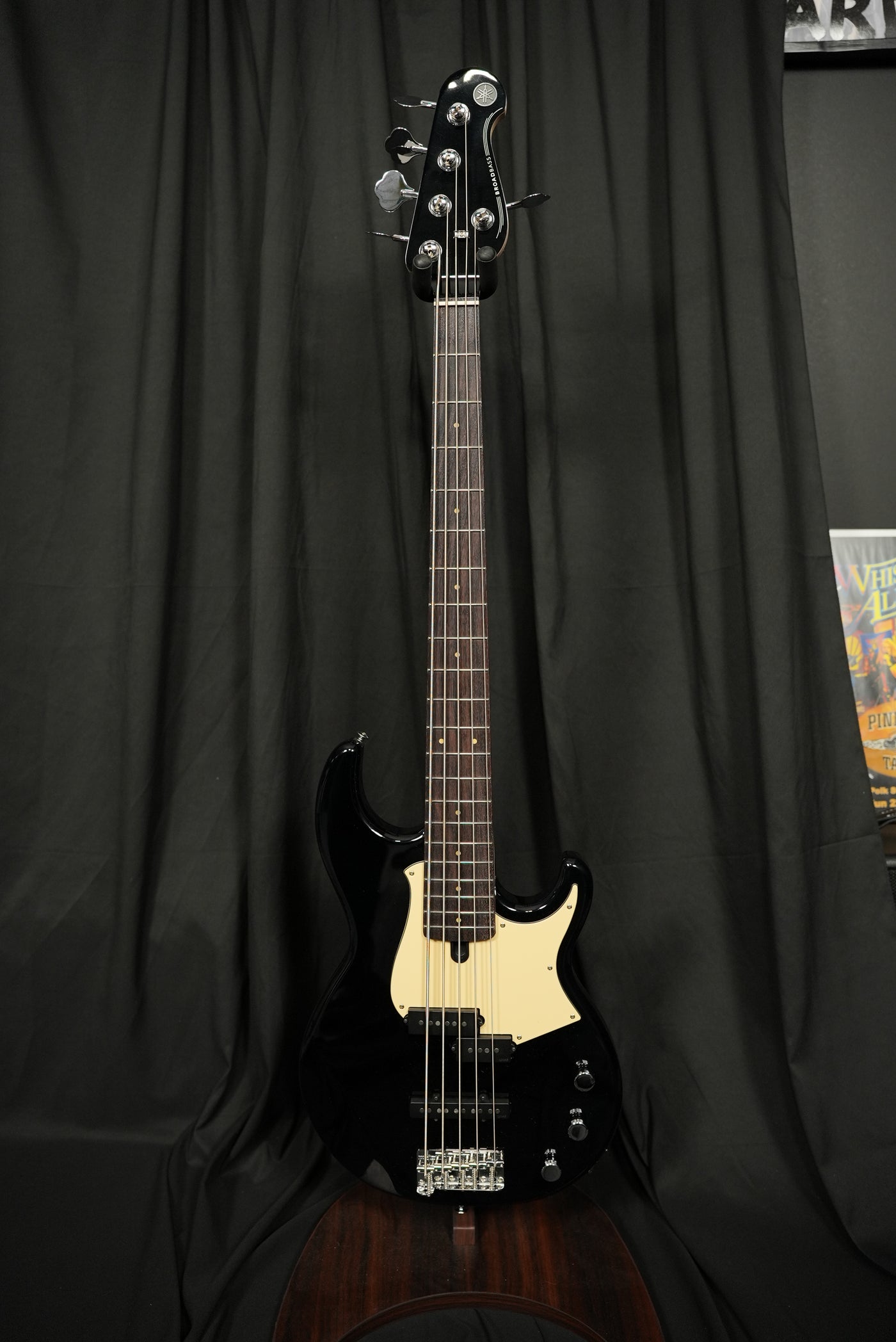 Yamaha BB435 5-String Bass Guitar – Black | VERA Guitars