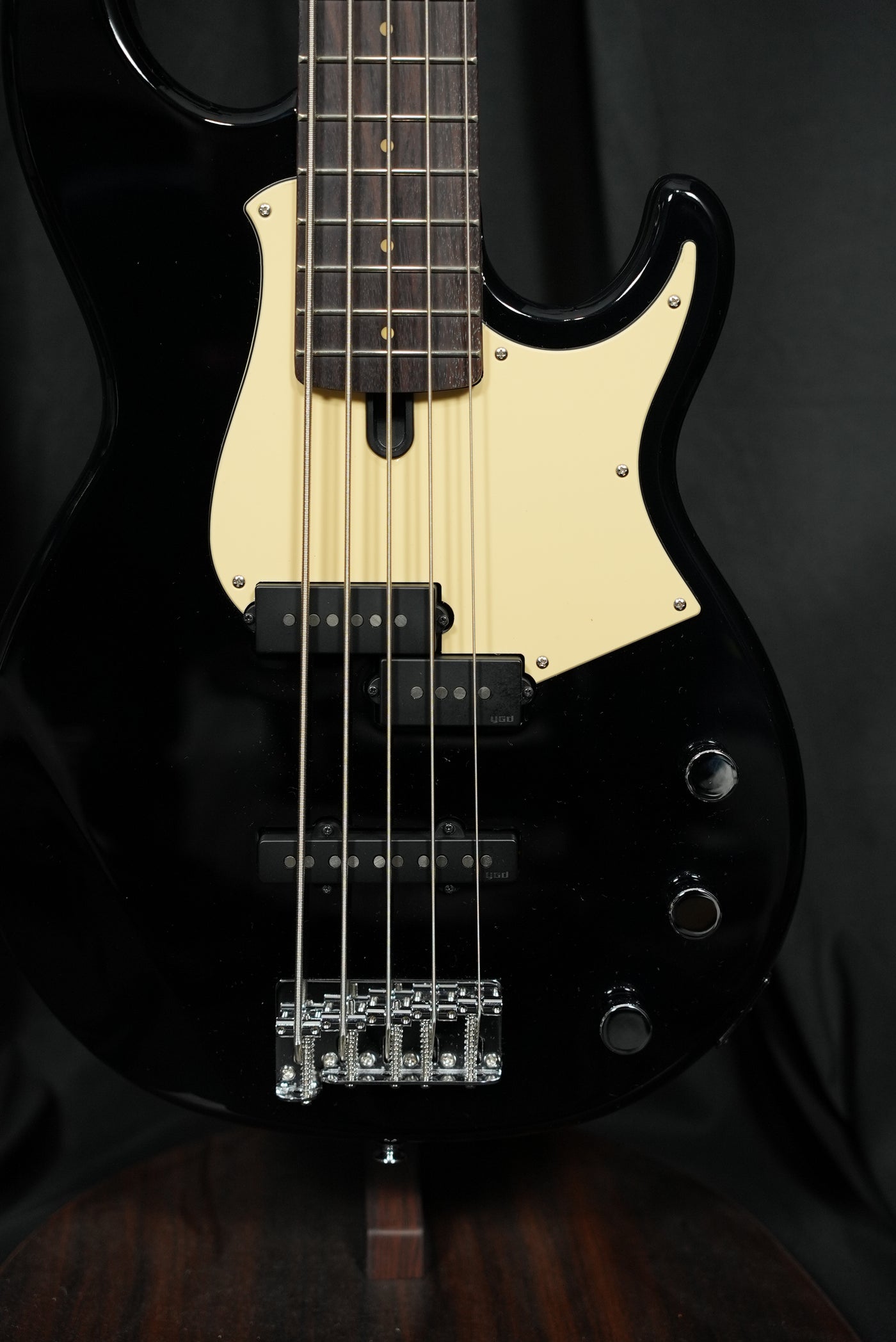 Yamaha BB435 5-String Bass Guitar – Black | VERA Guitars