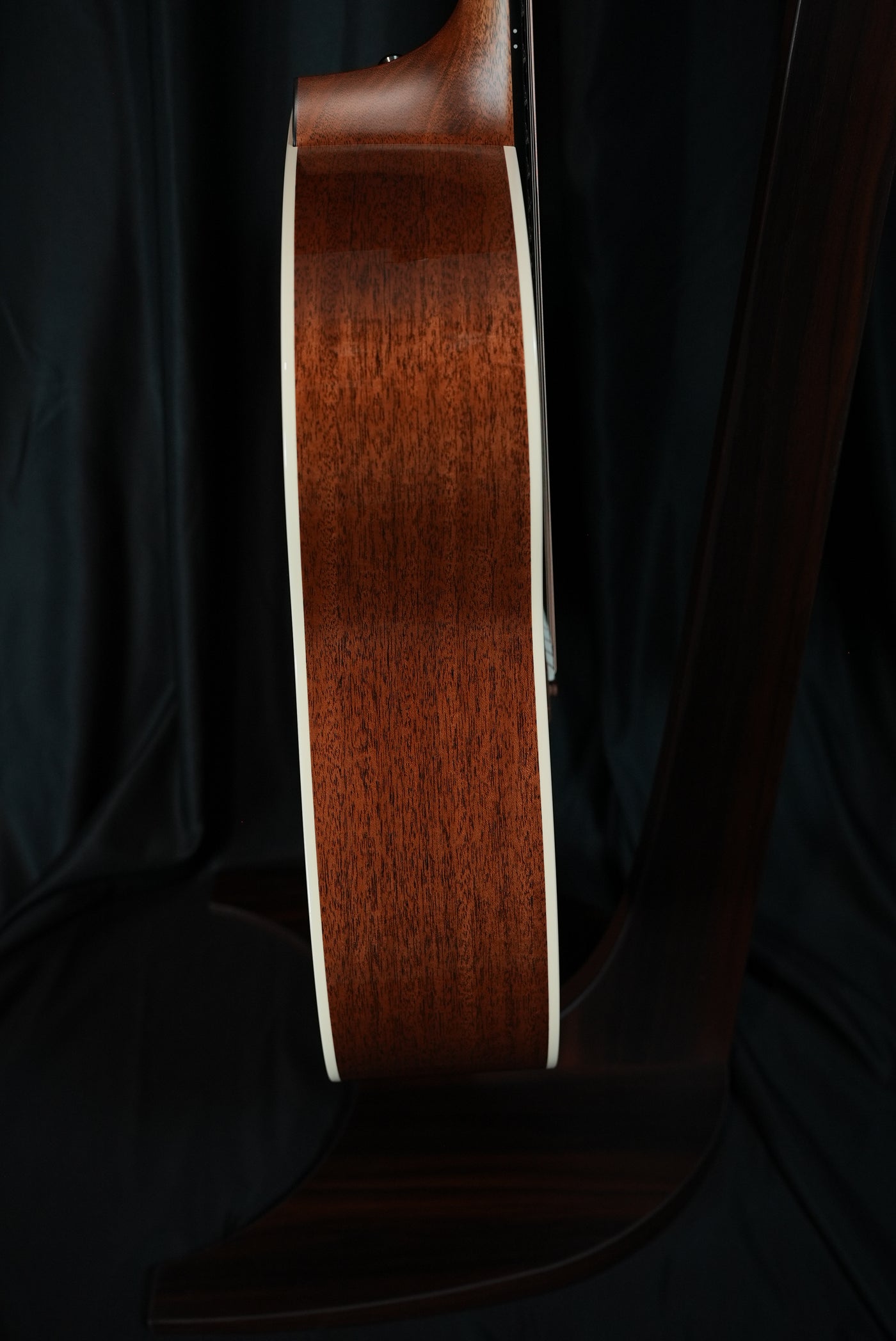 Gold Label 517e Sunburst w/cream pickguard