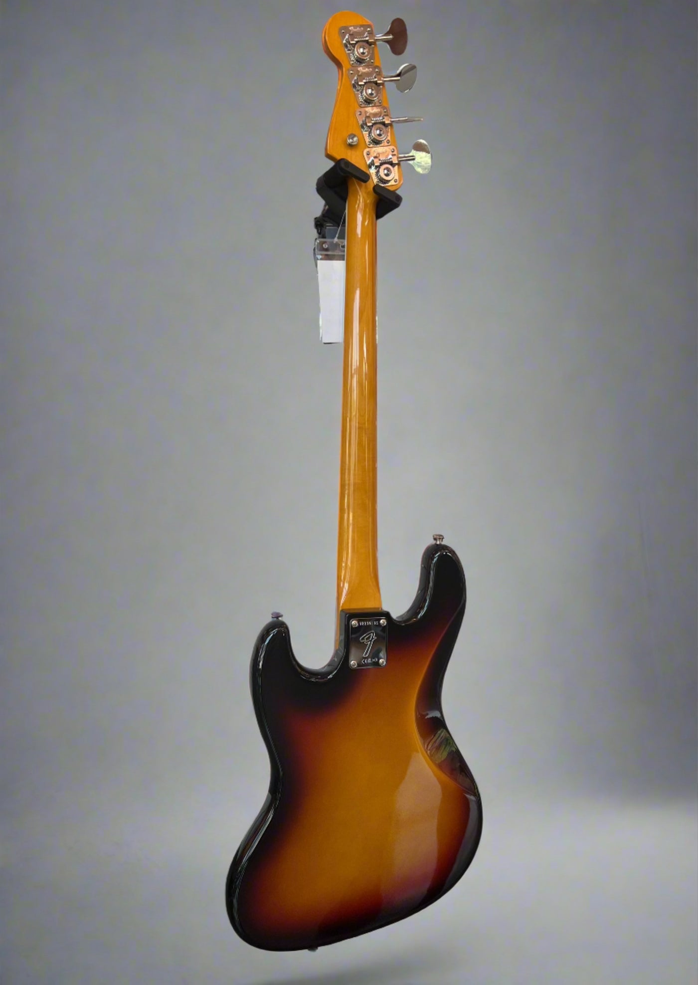 American Vintage II 1966 Jazz Bass® 3-Color Sunburst