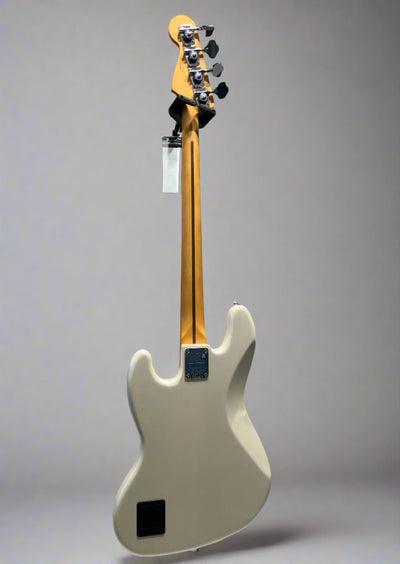 Player Plus Jazz Bass®, Maple Fingerboard, Olympic Pearl