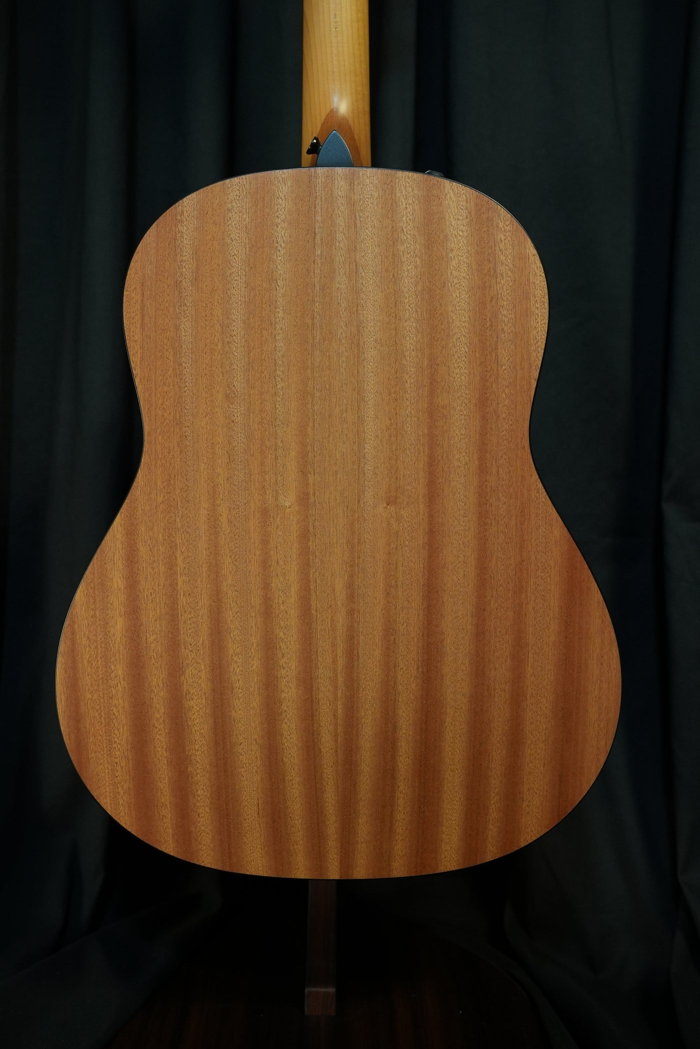 Close up of Taylor 117e layered sapele back wood grain
