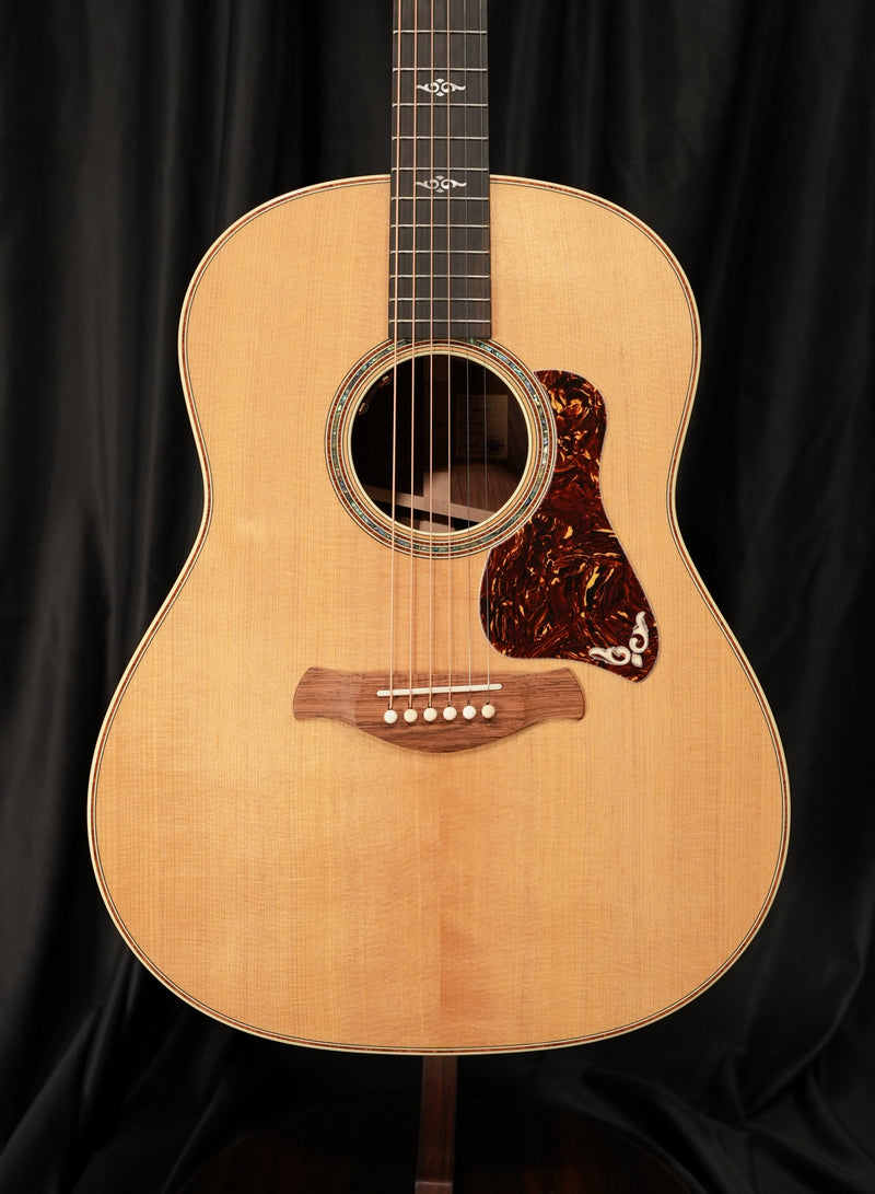 Taylor Gold Label 817e acoustic-electric guitar front view – torrefied Sitka spruce top and solid Honduran rosewood body