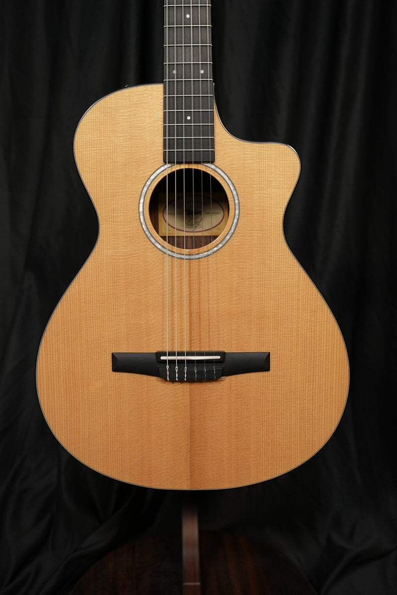 Taylor 212ce-N Plus Nylon-String Acoustic-Electric Guitar