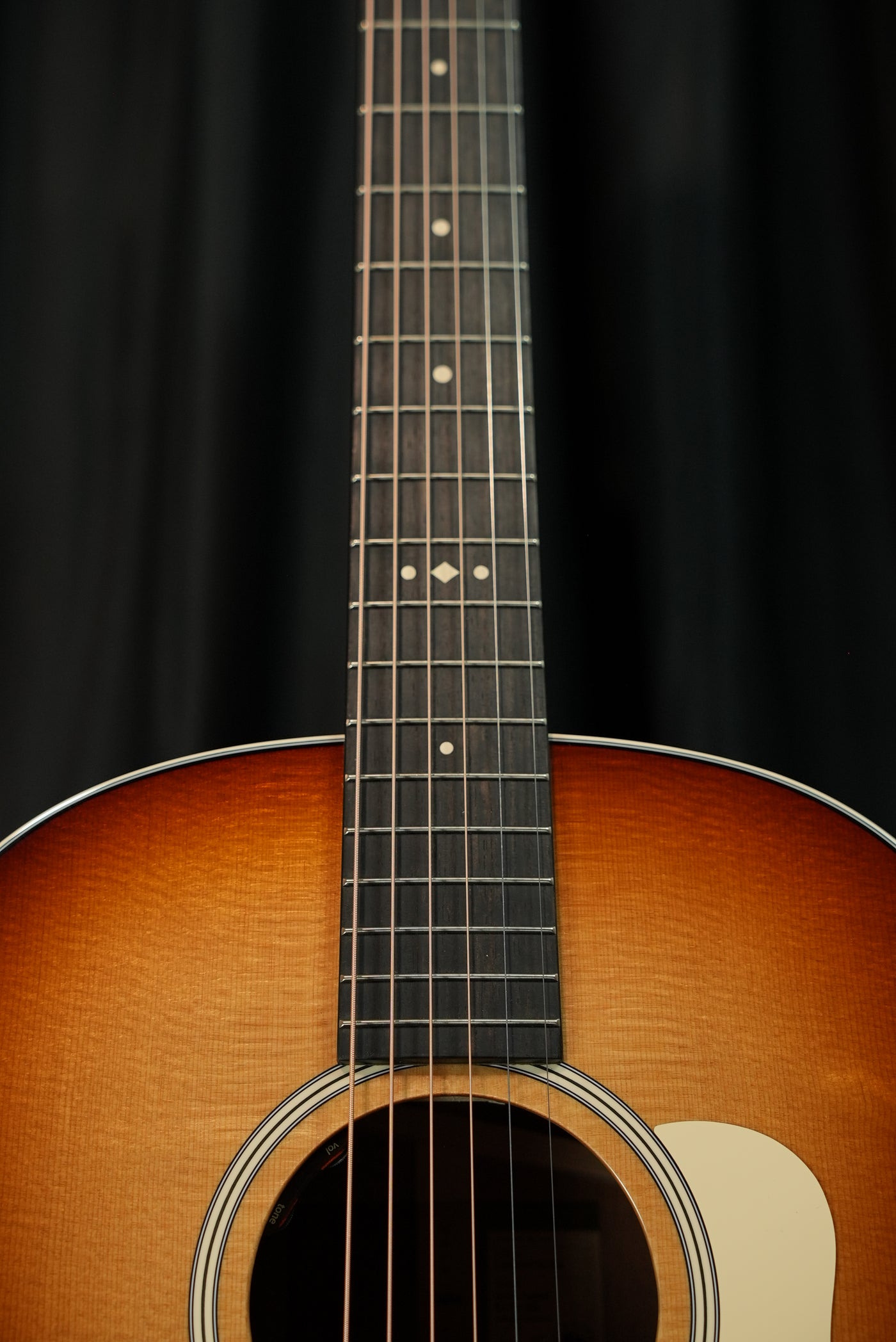 Taylor Gold Label 517e Sunburst ebony fingerboard and mahogany neck professional acoustic
